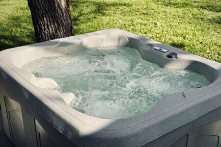 Hot Tub! The Blue Ridge Luxury Container Home Bellmead Exteriör bild