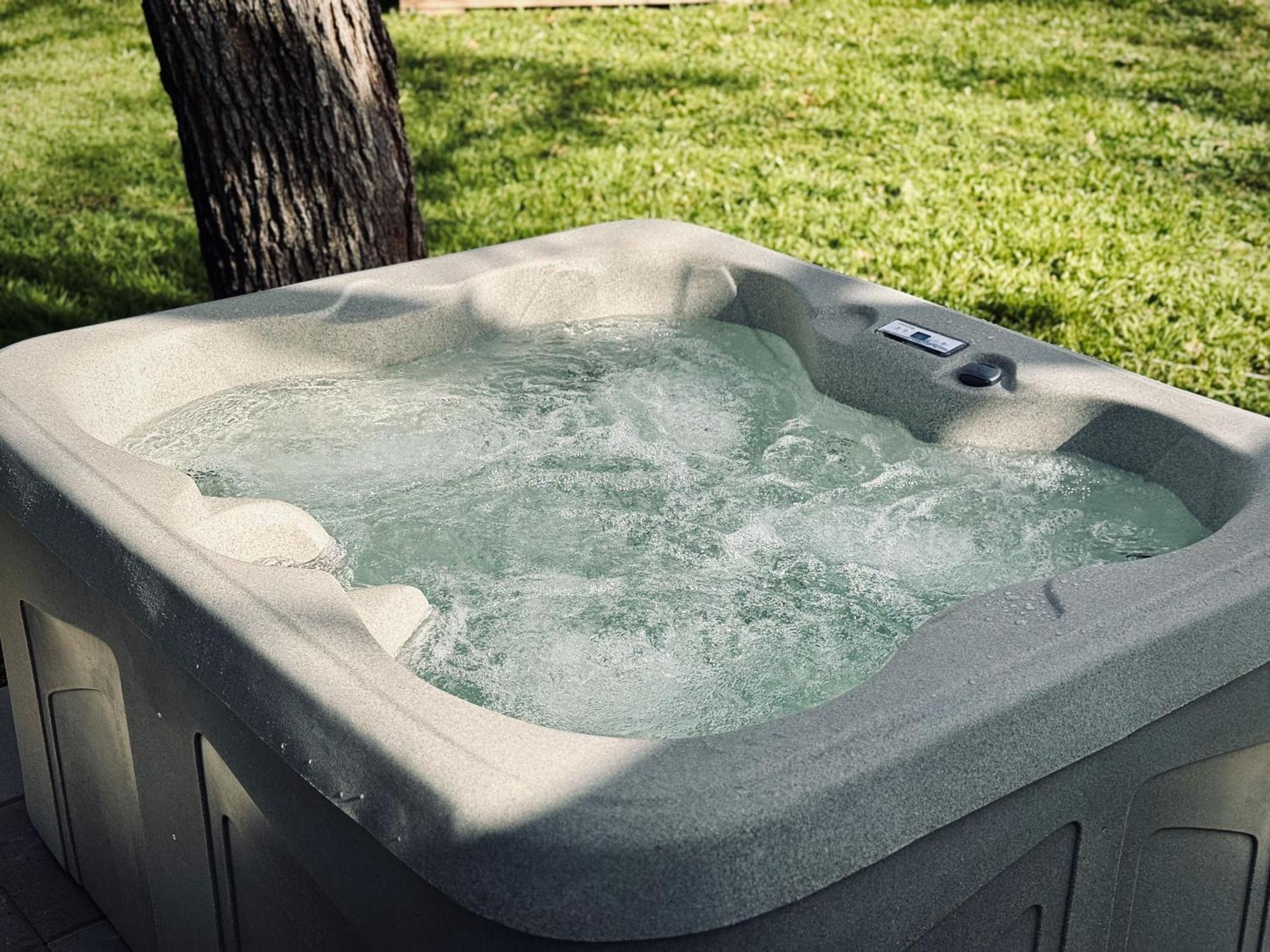 Hot Tub! The Blue Ridge Luxury Container Home Bellmead Exteriör bild